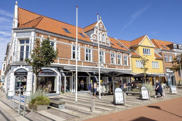 Butikken i Løgstør ligger midt i Østerbrogade. <i>Foto: Lars Pauli</i>