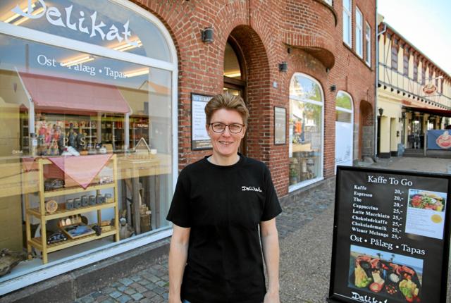 Susanne Trangeled har succes med sin oste- og delikatesseforretning i Havnegade, Frederikshavn. Foto: Hans Sejlund