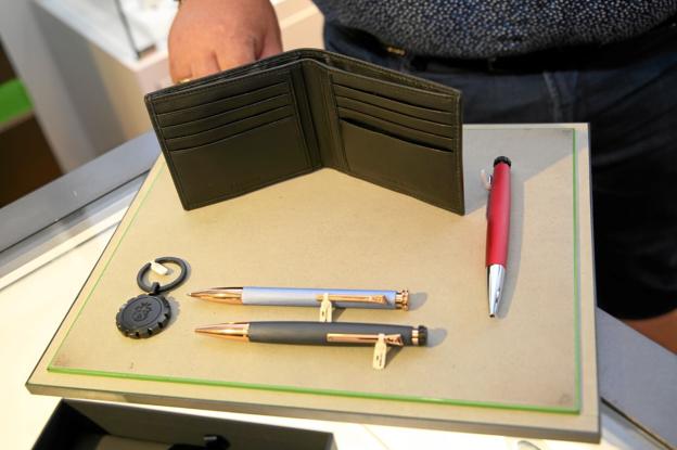Kuglepenne til både herrer og damer samt kortholdere og andre accessories er årets nyheder fra Festina. Foto: Hans Sejlund