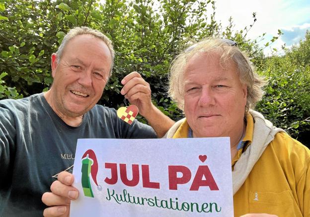 Helge Søgaard (tv) og Henrik Bugge Mortensen (th) tænker på jul i sensommervarmen. Foto: Helge Søgaard