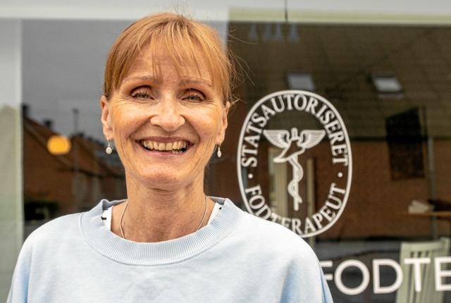Emilja Tvørfoss har succes med fodterapi i Brovst og har nu fordoblet kapaciteten på klinikken. Foto: Jesper Hansen