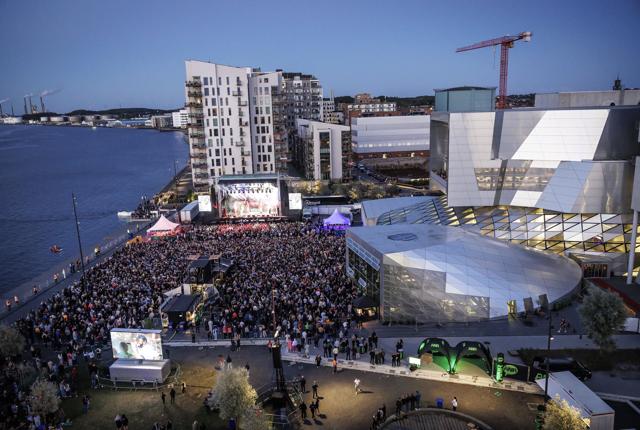 Den nye festivalplads under åben himmel blev indviet med manér af 8000 festglade koncertgæster. Foto: Martin Damgård