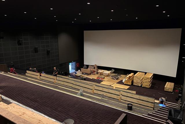Samtlige biografstole i Kennedy Arkaden bliver erstattet af nye luksus-stole, hvor man kan læne sig langt tilbage. Foto: Thomas Lee Christensen