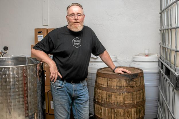 Allan Christensen står i spidsen for Bugtens Bryghus, som er et lokalt mikrobryggeri med 41 andelshavere. Foto: Jesper Hansen