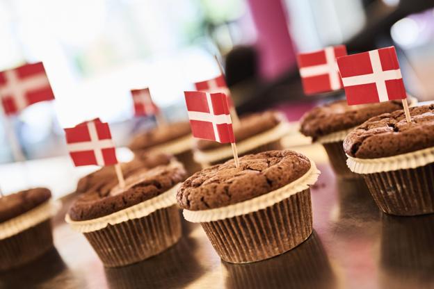 Der var kage, rød sodavand og masser af flag til jubilæumsfejringen. Foto: Nicolas Cho Meier. <i>Nicolas Cho Meier</i>