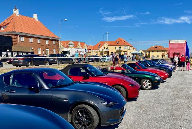 To MX-5 ejere på ferie i Skagen har de sidste seks år arrangeret en svingtur for MX-5 klubbens medlemmer, og denne tradition fortsætter i 2022. Privatfoto