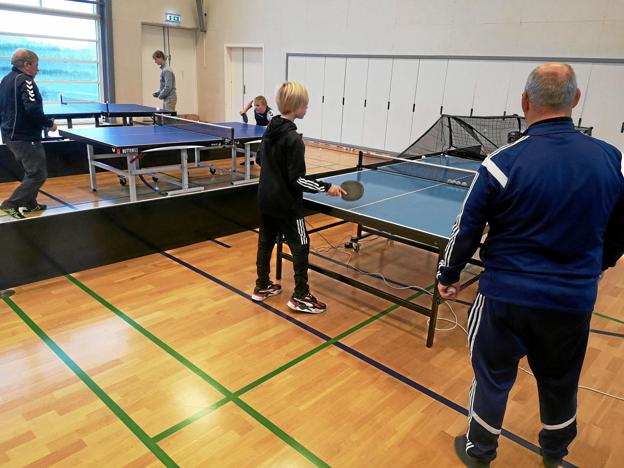 En ny markedsføringsstrategi for at få flere til at spille bordtennis har fået flere lokale bordtennisspillere til at møde frem i Vestervig Badminton-, Tennis- og Bordtennisklub, som dyrker den indendørs sport i Vestervig-Agger Aktivitetscenter. Privatfoto