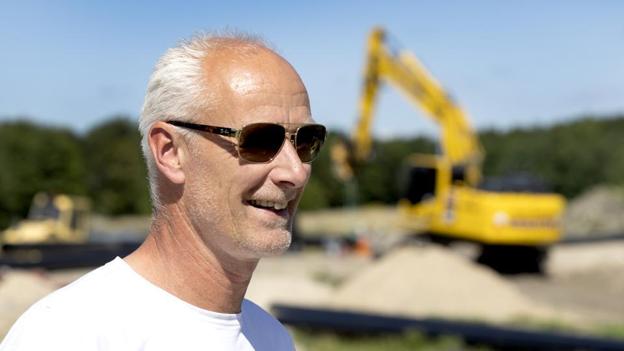 Landmand og politiker Henrik Dalgaard (K) i Vesthimmerland har gjort en del af sin jord til privat erhvervspark. De første tre virksomheder er ved at rykke ind i Aars. Foto: Lars Pauli