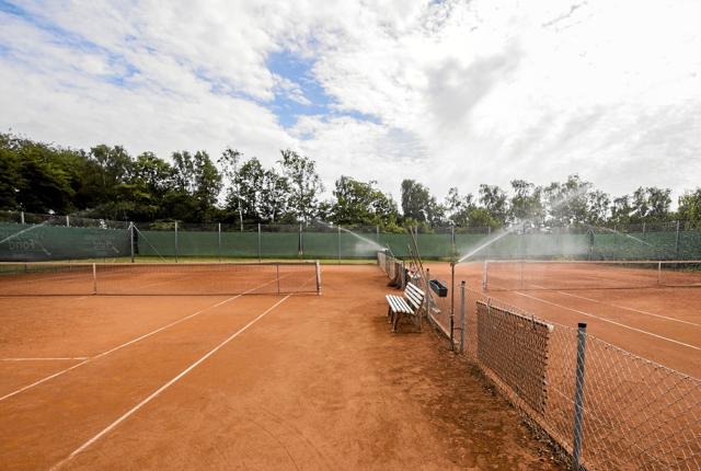 På mødet den 15. august ønsker Gandrup Tennisklub at teste interessen for etablering af én eller flere padelbaner. Foto: Allan Mortensen