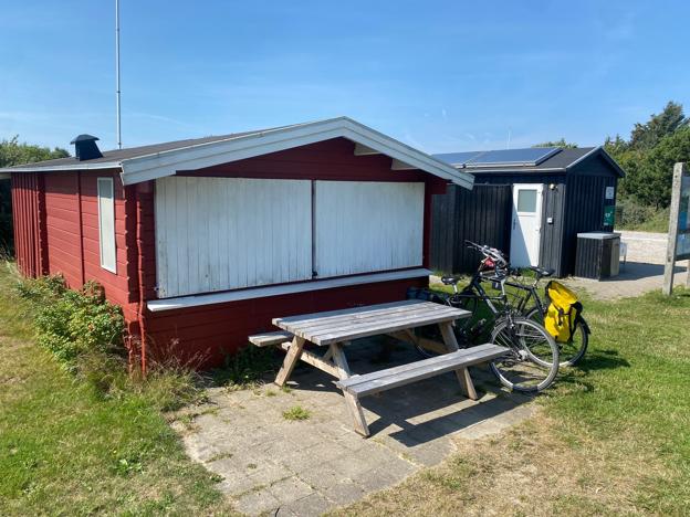 Den lukkede iskiosk blev i foråret sendt i udbud og det er gået i hårdknude. Foto: Jakob Gammelgaard
