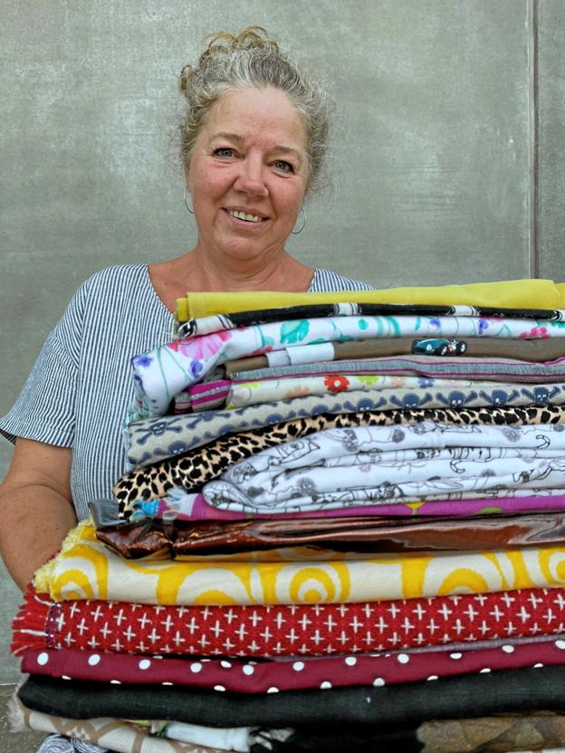 Lene Bek Nielsen åbner tillids-stofbutikken i den tidligere Photo Care på Lilletorv i Nykøbing. Den har åbent under hele kulturmødet. Privatfoto