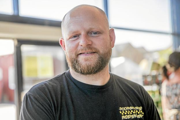 - Det må være nu, man skal sænke afgifterne. Nogen må tage ansvaret, for det her går jo ud over os alle sammen, siger Casper Byrresen. Foto: Allan Mortensen