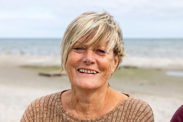 - Stemningen er fuldstændig vendt i Asaa, siger Ulla Plougmann Kristensen, som er glad for byens slogan: Et godt sted mod hjemvé. <i>Foto: Kim Dahl Hansen</i>
