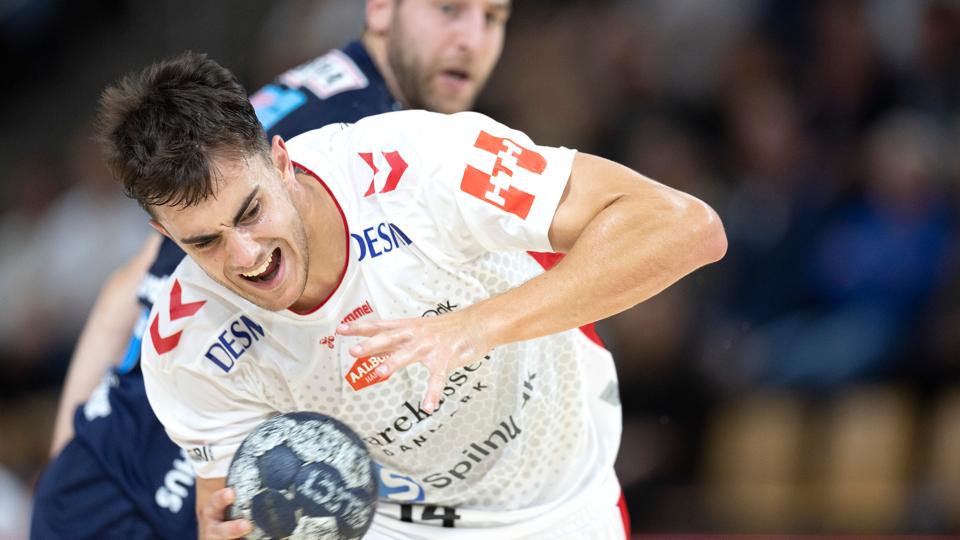 Mads Hoxer har lavet 17 mål i Aalborgs to seneste kampe, og nu falder der en kontant belønning. <i>Arkivfoto: Claus Søndberg</i>