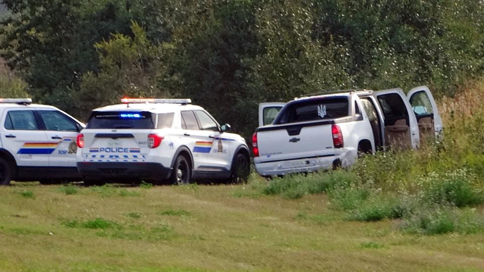 Politiet har efter en intens menneskejagt fundet den anden af i alt to mistænkte bag et dødeligt knivangreb i et reservat i Canada søndag. Her mistede i alt ti personer livet. <i>Kelly Geraldine Malone/Ritzau Scanpix</i>