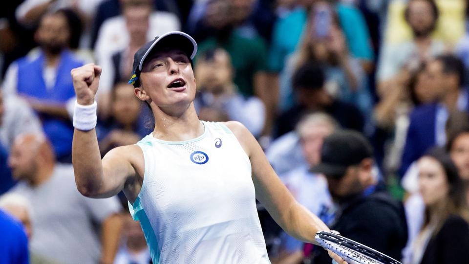 Iga Swiatek fejrer sejren over amerikanske Jessica Pegula. Hun skal op imod hviderussiske Aryna Sabalenka i semifinalen. <i>Corey Sipkin/Ritzau Scanpix</i>