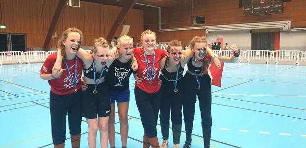 Et udpluk af den seje gruppe, der sammen strøg helt til tops ved verdensmesterskaberne – fra venstre: Fenja Kjær, Gry Asferg, Emma Ring, Magrethe Buus, Helene Kragelund og Josephine Fauerby. <i>Foto: Privat</i>