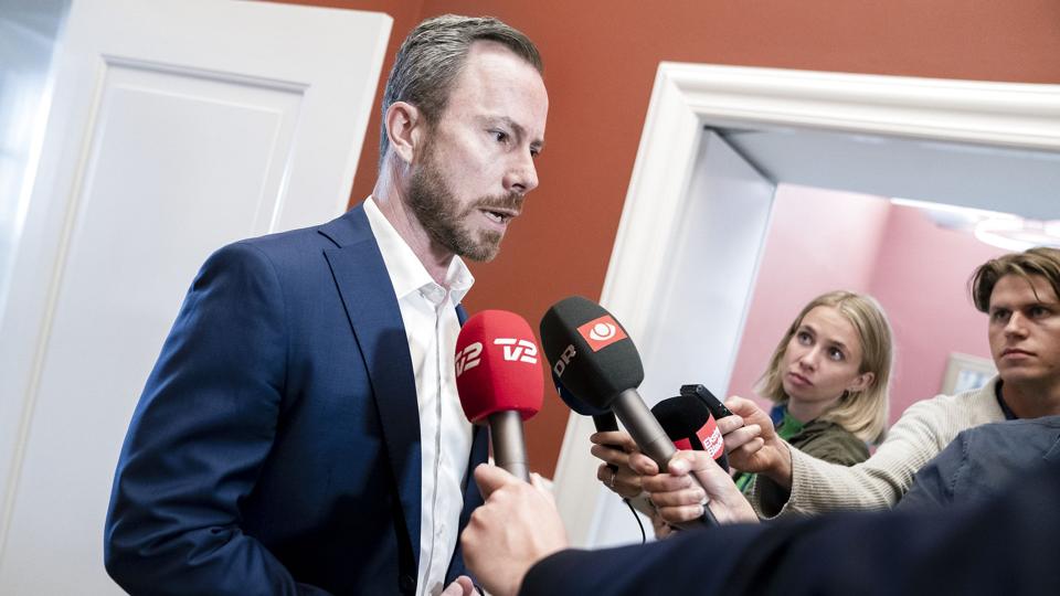 - Vi kan alle sammen mærke, at priserne galoperer derudad og særligt priserne på energi. Det er dybt bekymrende. Vi er i en økonomisk krig med Rusland, siger Jakob Ellemann-Jensen (V). (Arkivfoto). <i>Liselotte Sabroe/Ritzau Scanpix</i>