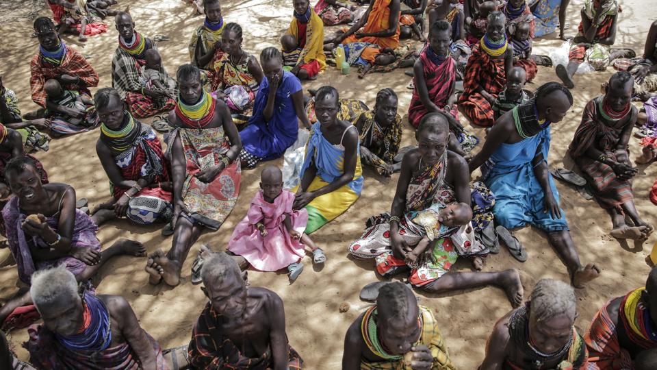 Landsbyboere i Lomoputh det nordlige Kenya samlet for at møde FN-repræsentanter, som tidligere i år besøgte deres område for at se følgerne af klimaforandringer. (Arkivfoto) <i>Brian Inganga/Ritzau Scanpix</i>