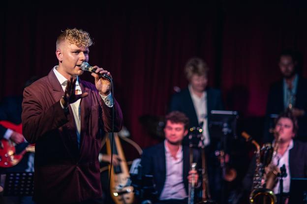 Emil Otto har selv komponeret de fleste af numrene på det nye album "Ain't Love a Beautiful Thing". <i>Foto: Lucas Illanes</i>