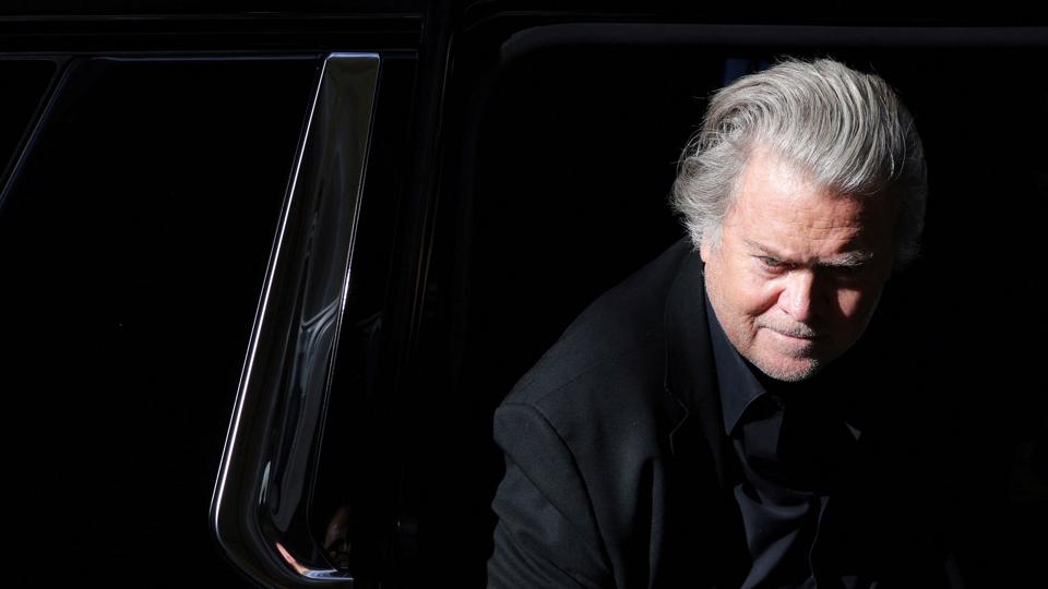 Steve Bannon var Donald Trumps vigtigste rådgiver i forbindelse med præsidentvalget i 2016. De er siden gået hver deres vej, men Bannon er stadig en aktiv Trump-støtte. <i>Andrew Kelly/Reuters</i>