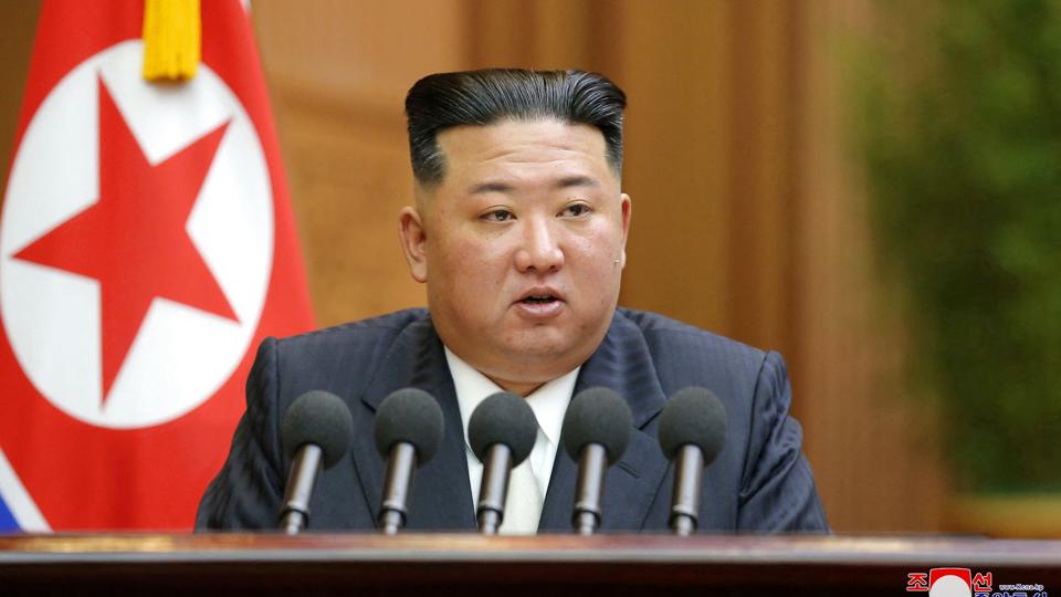 Nordkoreas leder, Kim Jong-un, talte torsdag til det nordkoreanske parlament. <i>Kcna/Reuters</i>