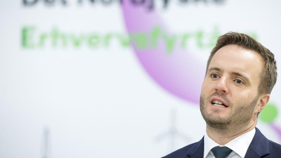 - Mulighederne for Hanstholm er mere end bare at stille "lagerkapacitet" til rådighed. Lykkes vi med det her, kan Hanstholm og Thy blive et dansk svar på de norske vandkraftressourcer, siger erhvervsminister Simon Kollerup (S). <i>Foto: Bo Lehm</i>