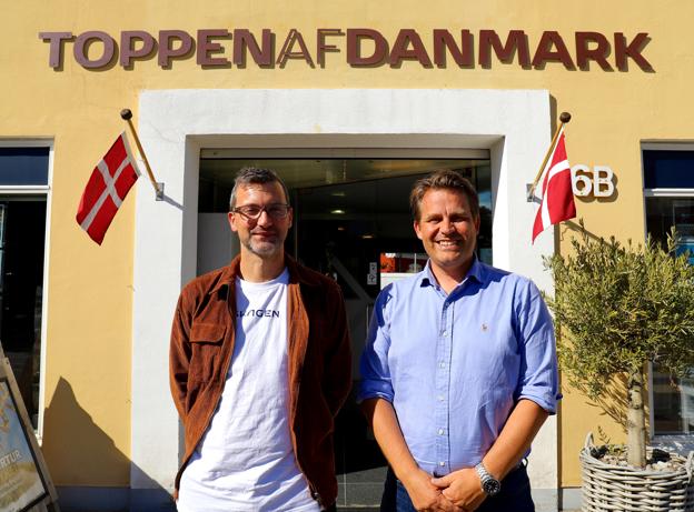 Jesper Kannegaard og René Zeeberg lancerer ny og forbedret hjemmeside til skagensgavekortet. <i>Foto: Vibe Maria Dahl Andersen</i>