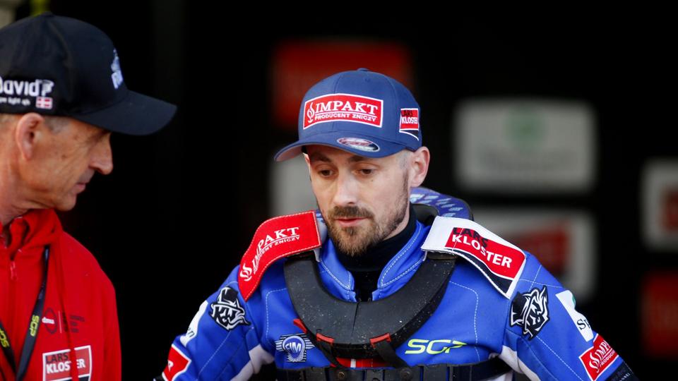 Leon Madsen, her i snak med landstræner Hans Nielsen, har været en fast del af grandprixserien siden 2019. (Arkivfoto). <i>Sportxpress/Ritzau Scanpix</i>