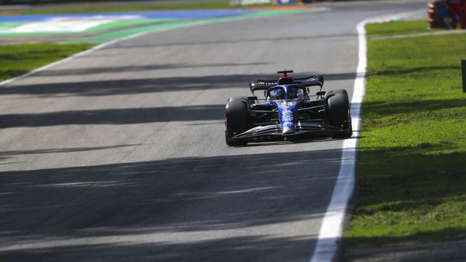 Albon trænede på Monza-banen fredag, hvor billedet her er fra. Siden har han følt sig utilpas og har nu fået konstateret blindtarmsbetændelse. <i>Alessio De Marco/Ritzau Scanpix</i>