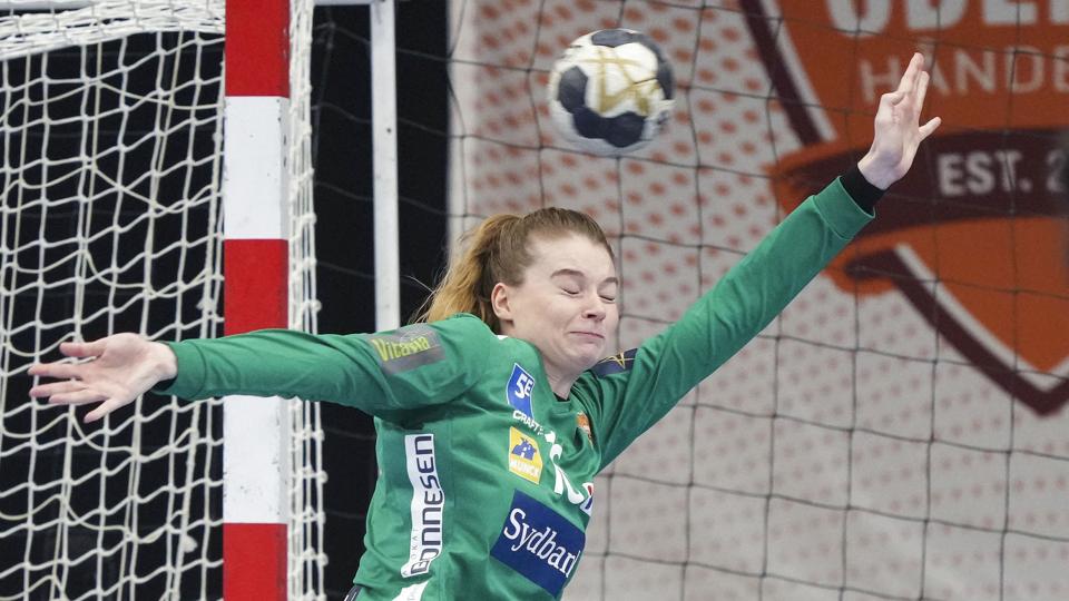 Althea Reinardt spillede en solid kamp i Odenses mål, men det rakte ikke til point i Budapest. <i>Claus Fisker/Ritzau Scanpix</i>