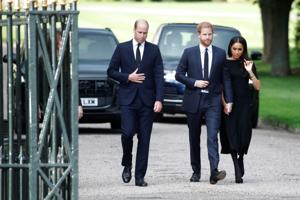 Prins William lover at støtte sin far efter dronningens død