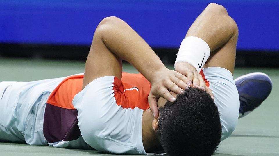 Carlos Alcaraz har spillet mere end 13 timers tennis i sine tre seneste kampe. Men han føler sig fysisk og mentalt klar til søndagens finale mod Casper Ruud. <i>John Minchillo/Ritzau Scanpix</i>