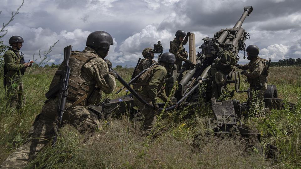 Ukrainske soldater ses her i den østlige Kharkiv-region tilbage i juli. <i>Evgeniy Maloletka/Ritzau Scanpix</i>