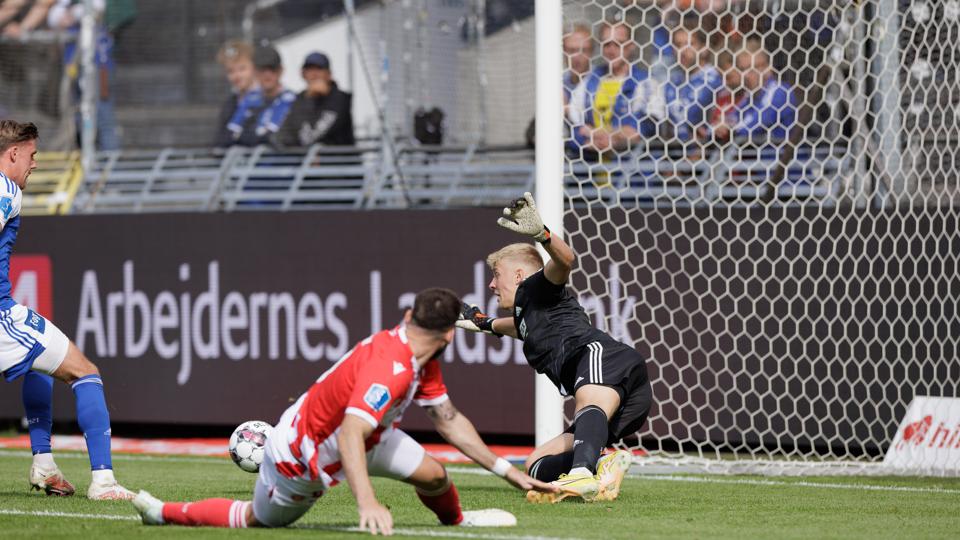Milan Makaric havde langt fra en stor dag på Aalborg Portland Park mod Lyngby. <i>Foto: Henrik Bo</i>