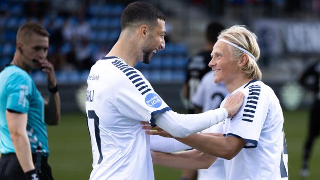 Wessam Abou Ali og Carl Lange jubler efter den noget mærkværdige scoring. <i>Foto: Kim Dahl Hansen</i>