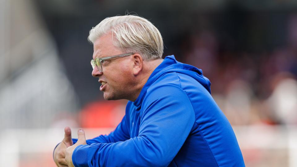 Lars Friis håber på Kramer og Ferreira, som er to vigtige navne for AaB's defensiv. <i>Foto: Henrik Bo</i>