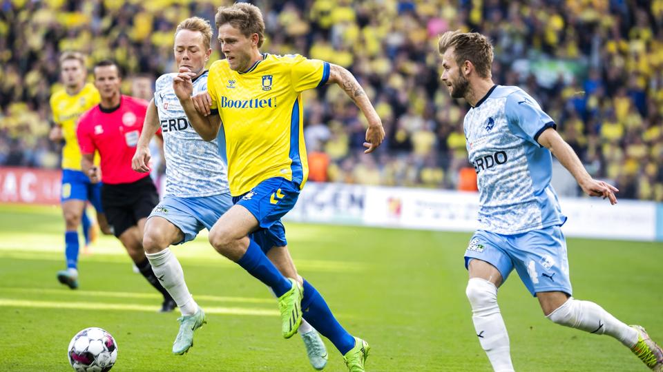 Nicolai Vallys fra Brøndby er lettet over at få støtte fra holdets fans efter en hård første tid med en blandet modtagelse. <i>Martin Sylvest/Ritzau Scanpix</i>