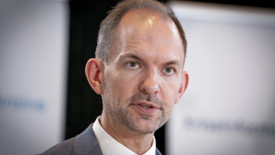 Skatteminister Jeppe Bruus (S) erkender, at der mangler værktøjer til at inddrive danskernes gæld til det offentlige bedre. (Arkivfoto). <i>Liselotte Sabroe/Ritzau Scanpix</i>