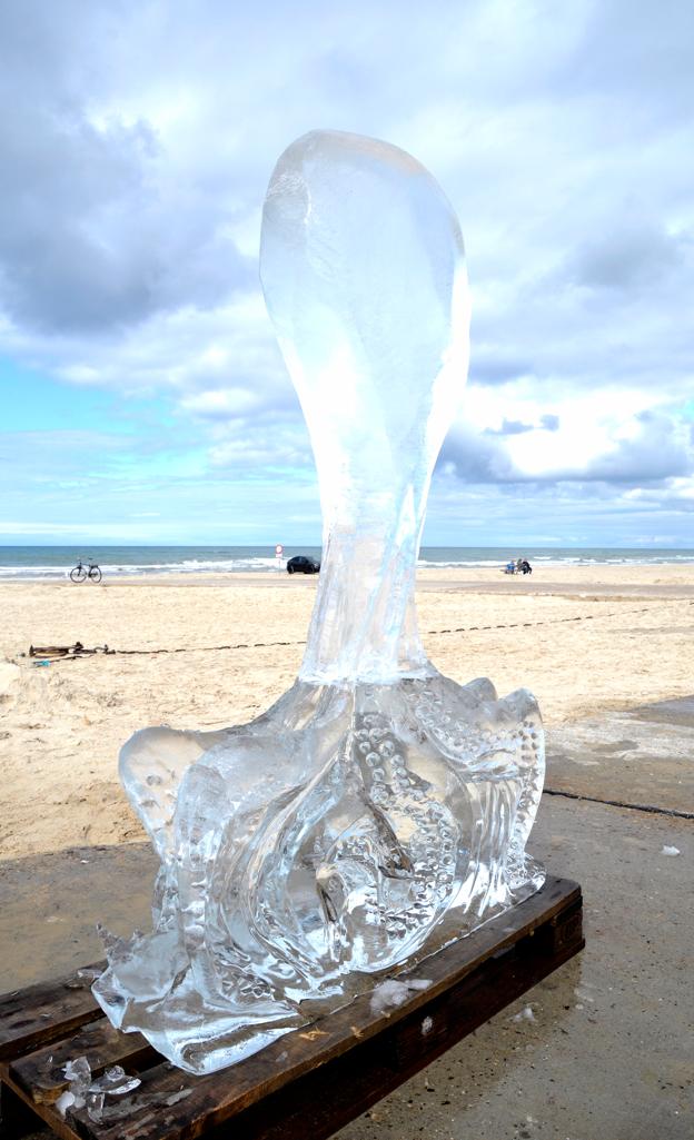 Når man kigger nærmere, så er isen meget detaljeret <i>Foto: Caroline Laursen</i>