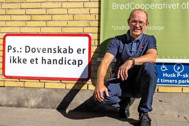 Brugsuddeler Brian Thisted pirker til P-syndernes dårlige samvittighed med et smil. <i>Foto: Jesper Hansen</i>