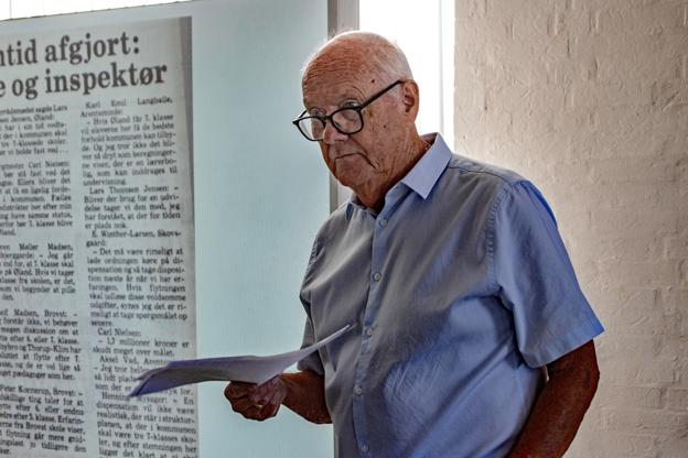 Tidligere lærer og skoleinspektør Hans Rask fortalte om et langt skoleliv på Øland Skole. <i>Foto: Jesper Hansen</i>