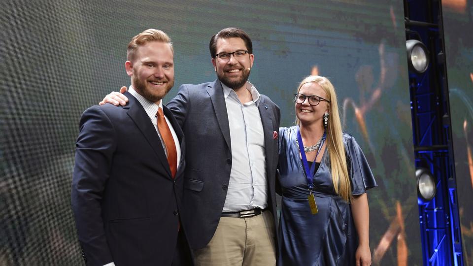 I valgkredsen for det nordlige og østlige Skåne fik Sverigedemokraterna næsten hver tredje stemme – 32,3 procent. I den vestlige valgkreds fik partiet 28,9 procent af stemmerne. - Hvis der kommer et magtskifte, så kommer vi til at få en central position i den nye regering, som tiltræder. Vores ambition er at sidde med i regeringen, siger partiets leder, Jimmie Åkesson <i>10300 Maja Suslin/Tt/Ritzau Scanpix</i>