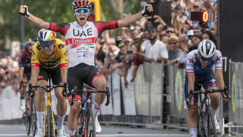 Tadej Pogacar jubler over søndagens spurtsejr i Montreal, hvor Wout van Aert blev henvist til andenpladsen. <i>Peter McCabe/Ritzau Scanpix</i>