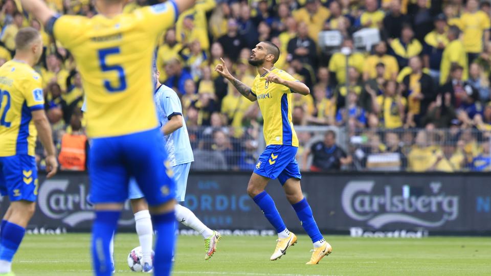 Ohi Omoijuanfo scorede efter et minut mod Randers, men måtte siden lade sig udskifte. <i>Martin Sylvest/Ritzau Scanpix</i>