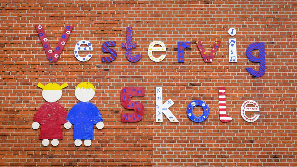 Vestervig-Agger Aktivitetscenter var mandag aften ramme om et velbesøgt borgermøde om den lukningstruede skole.  <i>Arkivfoto: Bo Lehm</i>