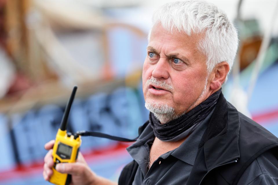 Niels Sohn, der i 34 år har stået i spidsen for Limfjorden Rundt, er fuld af forståelse for, at skipperne på de gamle træskibe ville til Thisted, inden det blæser op for alvor. <i>Foto: Henrik Bo</i>