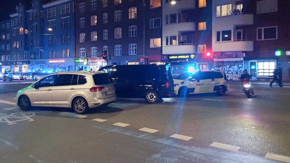 Københavns Politi er rykket ud til en anmeldelse om skyderi på Frederikssundsvej i Københavns Nordvest-kvarter mandag den 12. september 2022. Skyderiet er sket i vandpibeforretningen True Passion. En 24-årig mand er afgået ved døden. <i>Presse-Fotos.dk/Ritzau Scanpix</i>