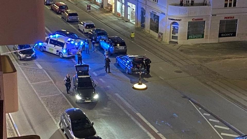 Københavns Politi rykkede mandag aften ud til en anmeldelse om skyderi på Frederikssundsvej i Københavns Nordvest-kvarter. En 24-årig mand var blevet ramt af skud, og hans liv stod ikke til at redde. <i>Sune Stavnstrup Sørensen/Ritzau Scanpix</i>