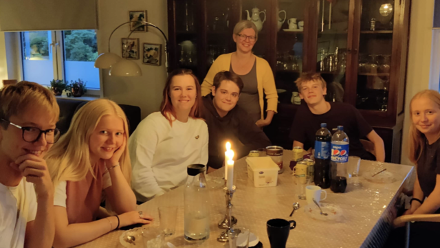Maja, William, Laurids og Katrine til middag hos familien Binderup i Haubro. <i>privatfoto</i>